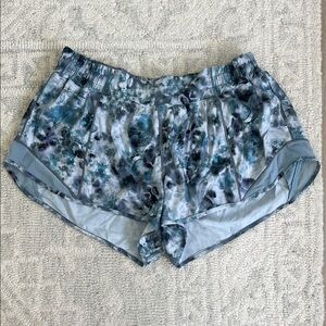 Lululemon Hotty Hot Low Rise 2.5in Blue Shorts size 12